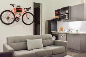 Cozy Queen Street 1 Bedroom flat in the Heart of Central Business District